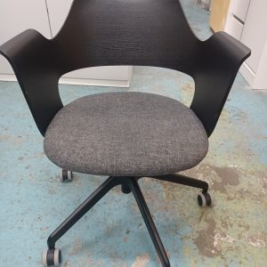 Unique computer chair (70% new) Dimensions: 58cm (W) * 58cm (D) * 73cm (H)