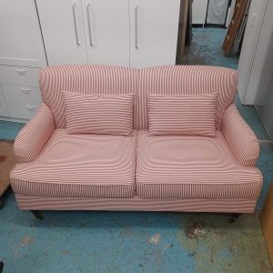 Stylish British-style pink sofa (75% new) Dimensions: 160 cm (W) x 88 cm (D) x 86 cm (H)