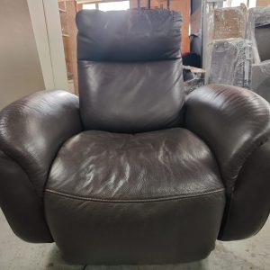 single-seat leather sofa (70% new) Dimensions: 95cm (width) * 95cm (depth) * 100cm (height)