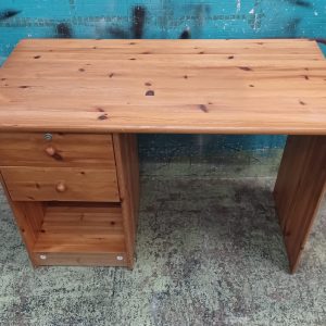 Unique desk (70% new) Dimensions: 110cm (width) * 56cm (depth) * 75cm (height)
