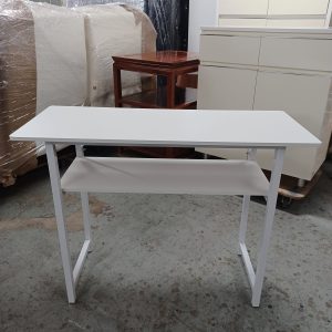Pure white computer desk (70% new) Dimensions: 100CM (width) * 40CM (depth) * 74CM (height)