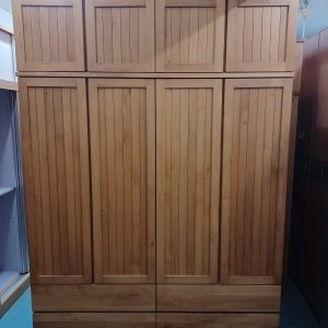 High-quality solid wood wardrobe (75% new) Dimensions: 176cm (width) * 56cm (depth) * 245cm (height)