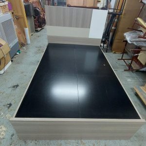 Like-new 4-foot bed (80% new) Dimensions: 122 cm (W) x 190 cm (L) x 110 cm (H) Interior dimensions: 122 cm (W) x 183 cm (L) x 38 cm (H)