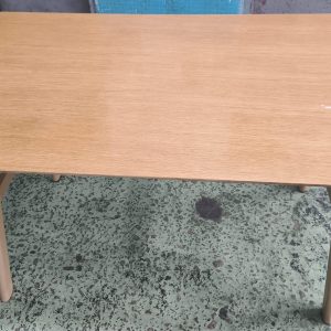 實木餐枱  (70%新)尺寸:130CM(寬)* 80CM(深)* 75CM(高)
