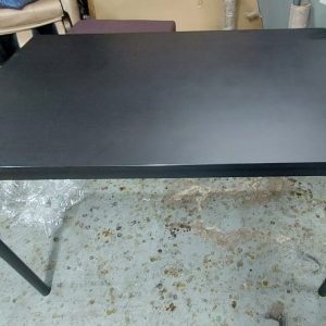 Metal-legged dining table (75% new) Dimensions: 110cm (width) * 67cm (depth) * 75cm (height)