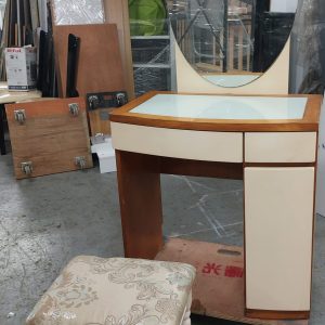 Dressing table (65% new) Dimensions: 71cm (width) * 46cm (depth) * 151cm (height)