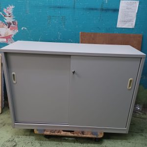 辦公室四尺趟門櫃 (key)(70%新)- 尺寸: 120CM(寬)* 40CM(深)* 84CM(高)/////////HOLD/已售