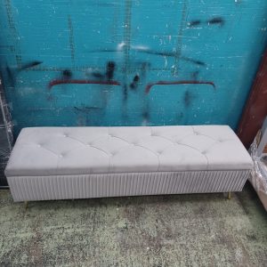 Shoe Storage Bench (70% New) Dimensions: 147 cm (W) x 40 cm (D) x 45 cm (H)