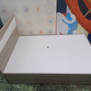 Beautiful 4-foot bed (85% new) Dimensions: 122cm (width) * 188cm (length) * 40-104cm (height) Internal dimensions: 121cm (width) * 184cm (length)