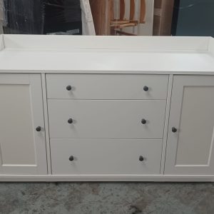 White living room cabinet (70% new) - Dimensions: 141cm (width) * 47cm (depth) * 84cm (height)