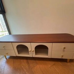 TV stand (80% new) - Dimensions: 160cm (width) * 50cm (depth) * 40cm (height)