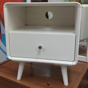 純白床頭櫃(70%新)尺寸: 43cm(寬)* 35cm(深)* 50cm(高)//////售罄//////SOLD OUT