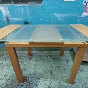 Solid wood and glass dining table (70% new) Dimensions: 90-140cm (width) * 70cm (depth) * 75cm (height)