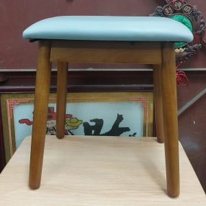 Wood and leather stools (70% new). Dimensions: 40cm (width) * 30cm (depth) * 45cm (height)