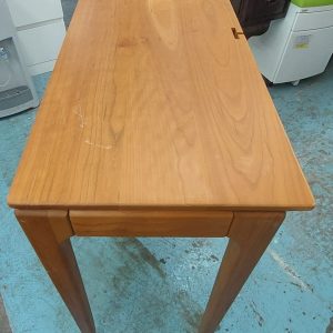 實木書枱(75%新) 尺寸: 80cm(寬)* 40cm(長)* 76cm(高)/////////HOLD/已售
