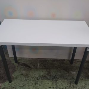 Dining table (70% new) Dimensions: 100cm (width) * 45cm (depth) * 74cm (height)