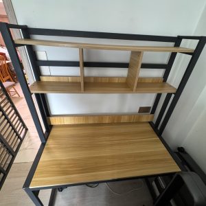 4-chi Computer Desk (75% New) Dimensions: 120 cm (W) × 61 cm (D) × 75–166 cm (H)