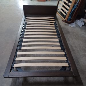 Solid Wood Single Bed (75% New) Dimensions: 104cm (W) * 205cm (L) * 53-26cm (H)