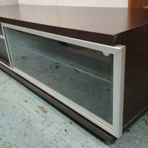 紅蘋果五尺電視櫃(70%新) 尺寸: 153cm(寬)* 49cm(深)* 43cm(高)