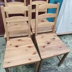 Four pine dining chairs (80% new) Dimensions: 42cm (width) * 45cm (depth) * 90cm (height)