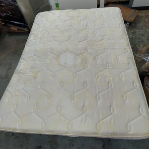 五尺床褥多漬 (65%新) 尺寸: 152cm(寬)* 198cm(長)* 18cm(厚)//SOLD