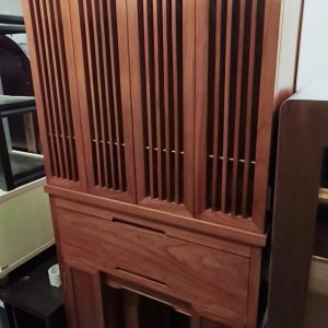 新靚實木神櫃 (75%新) 尺寸: 81cm(寬)* 40cm(深)* 199cm(高)