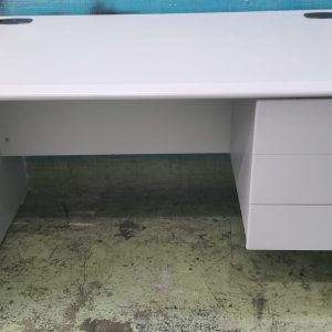 4.5-foot office desk (75% new) Dimensions: 130cm (width) * 75cm (depth) * 75cm (height)