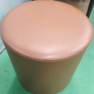 靚料皮櫈(75%新) 尺寸: 35cm(寬)* 35cm(深)* 40cm(高)