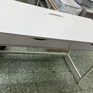 四呎鐵腳書枱(70%新)尺寸: 121cm(寬)* 50cm(深)* 76cm(高)