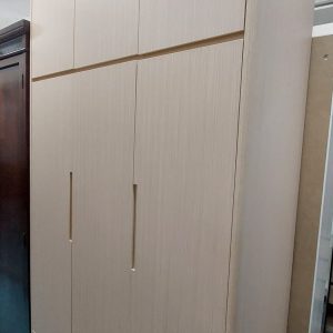 勁新訂造四尺衣櫃KEY(80%新) 尺寸: 119cm(寬)* 57cm(深)* 250cm(高)