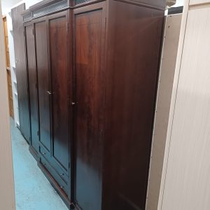 High-Quality British-Style Solid Wood Wardrobe (85% New) Dimensions: 214 cm (W) × 63 cm (D) × 220 cm (H)//////售罄////SOLD OUT