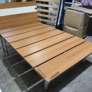 紅蘋果四尺床架(70%新) 尺寸: 125cm(寬)* 193cm(長)* 44-101cm(高)內122cm(寬)* 183cm(長)