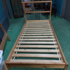 Pine Wood 3-Foot Bed (75% New) Dimensions: 106cm (W) * 199cm (L) * 97cm (H) Inner Dimensions: 92cm (W) * 191cm (L) * 25cm (H)