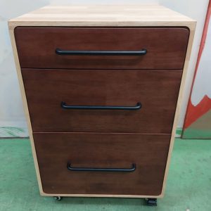 有碌實木床頭櫃(75%新) 尺寸: 40cm(寬)* 42cm(深)* 60cm(高)