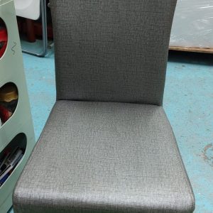 新淨餐椅X2 (75%新)尺寸: 40cm(寬)* 45cm(深)* 91cm(高)