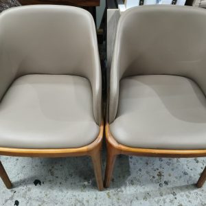 Two high-quality solid wood dining chairs (75% new) Dimensions: 56cm (W) * 50cm (D) * 80cm (H)