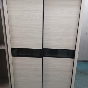 New, clean 4-foot sliding door wardrobe (75% new). Dimensions: 122cm (width) * 64cm (depth) * 211cm (height)