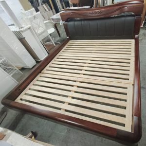 Master Wah Ebony Wood 6-Foot King Bed (70% New) Dimensions: 198cm (W) * 230cm (L) * 97cm (H) Internal Dimensions: 182cm (W) * 201cm (L) * 34cm (H)