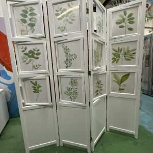 White Leaf Solid Wood Screen (70% New) Dimensions: 160cm (W) * 2cm (D) * 170cm (H)