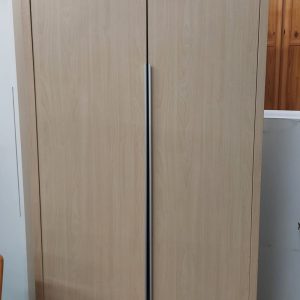 特色衣櫃(65%新)尺寸:87CM(寬)* 60CM(深)* 206CM(高)